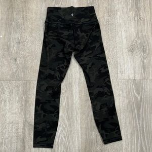 Lululemon army print leggings. Size 6.